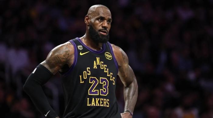 LeBron James leaves Lakers to join 76ers in final NBA move