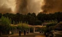 France wildfires: thousands evacuated from Cap Ferret tourist hotspot