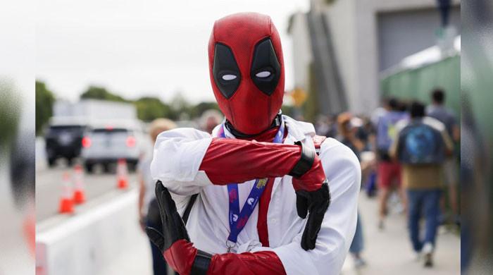 Ryan Reynolds sends fans into fits at Comic-Con: Watch