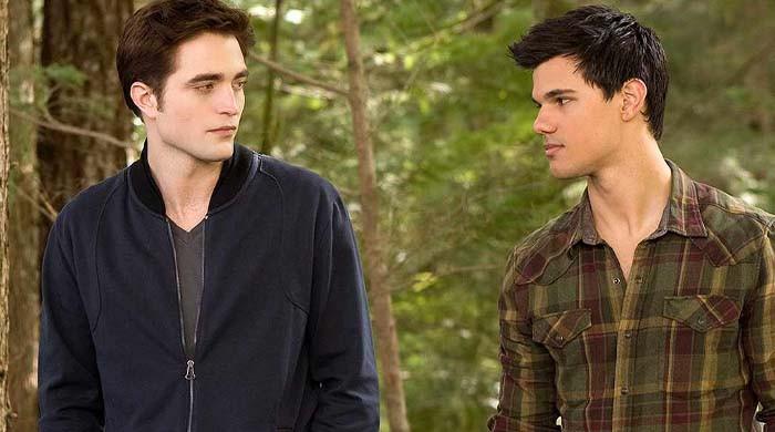 Robert Pattinson trolls team Jacob with hilarious 'Twilight' joke