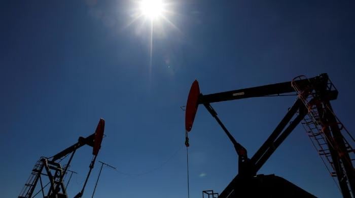 Oil prices post biggest drop since April as US and Iran pause fighting