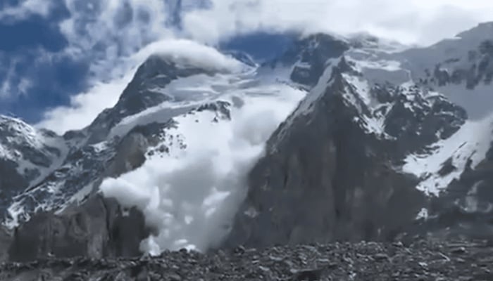 Broad Peak avalanche: Pakistan rescuers recover four bodies, while six remain missing