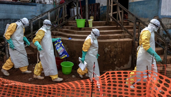 L'OMS accélère les essais de vaccins contre Ebola alors que le bilan de l'épidémie en RDC atteint 1 700