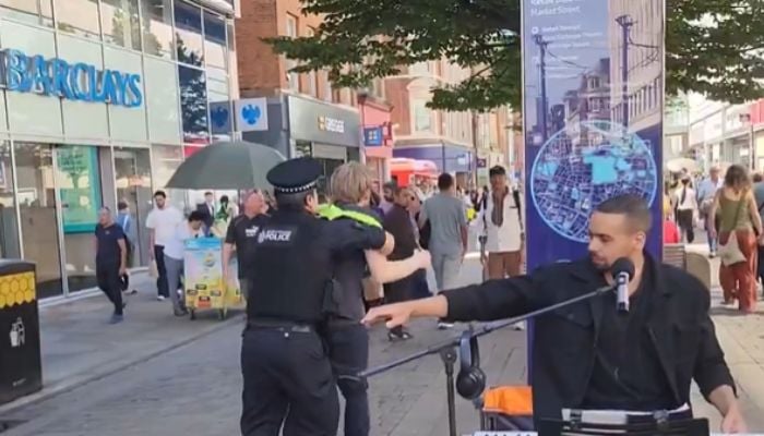 UK officer tackles man carrying factory-sealed baseball bat from store   www.thenews.com.pk