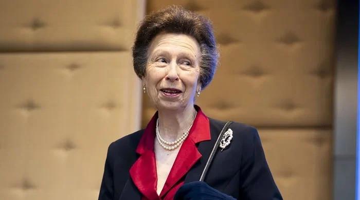 Princess Anne knows how to ‘command attention’ with body language trick