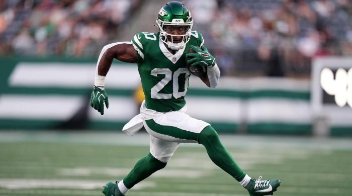 Breece Hall suffers groin strain during Jets practice as Aaron Glenn gives update
