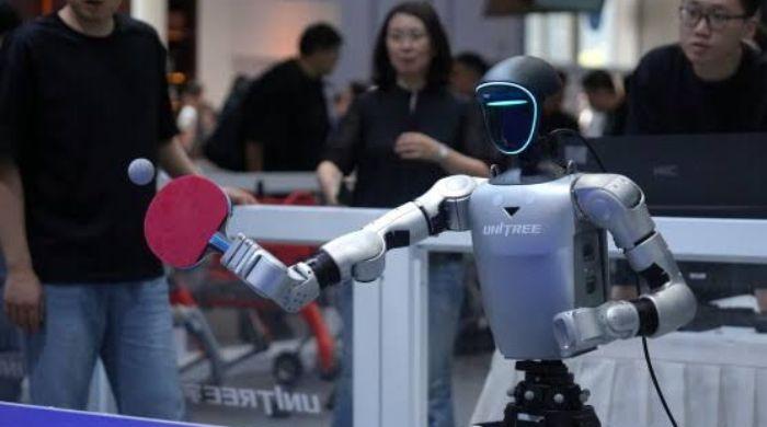 Humanoid robots malfunction at Beijing’s 2026 World Robot Conference  