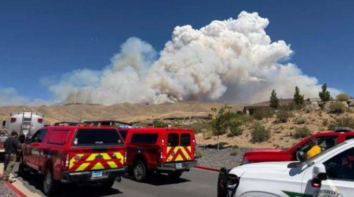 Reno Hawk fire explodes past 10,500 acres as state of emergency declared in Nevada