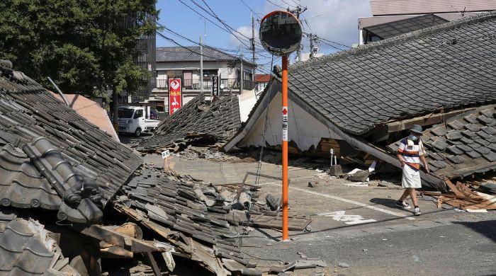 Earthquake shakes Japan with 37 injuries