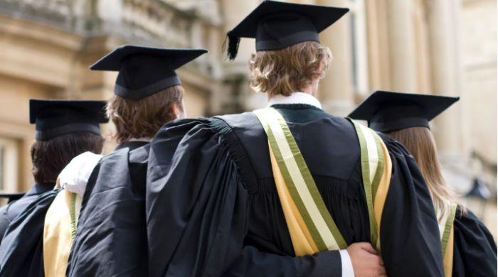 UK graduate job vacancies plunge to lowest in a decade amid AI shift