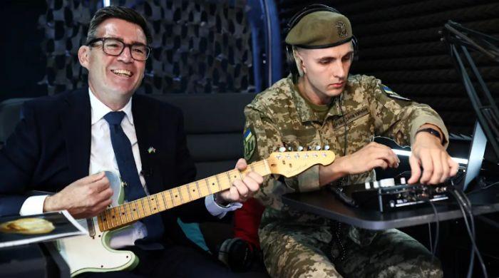 Andy Burnham's 'Rusholme Ruffians' jam with Ukrainian soldiers in Kyiv goes viral 
