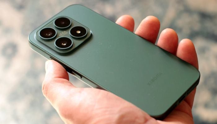 Xiaomi 18 Fold leaks again with red color, triple cameras: Check images here