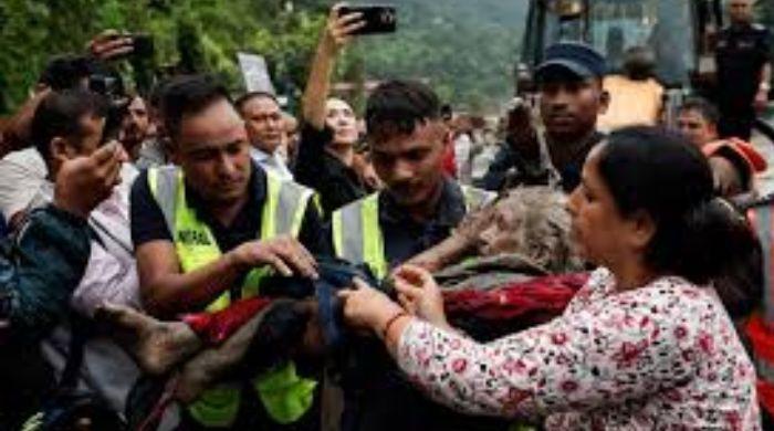 Nepal: Death toll rises as 65 Americans among hundreds still missing
