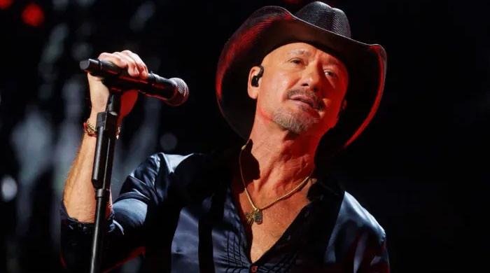 Tim McGraw pokes fun at himself after embarrassing mishap on Ohio stage