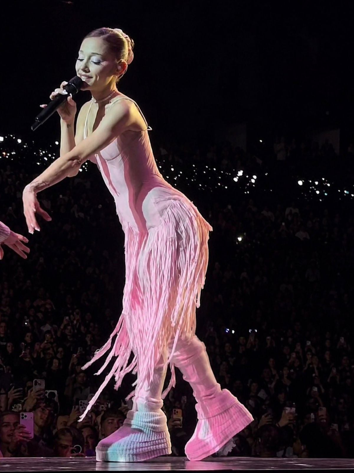 Ariana Grande explains why she wont be wearing heels in final London shows