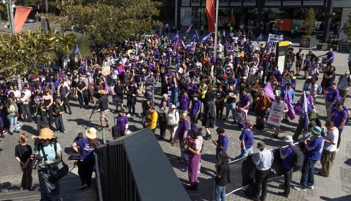 2,000 staff strike as University of Sydney AI trust hits 0%