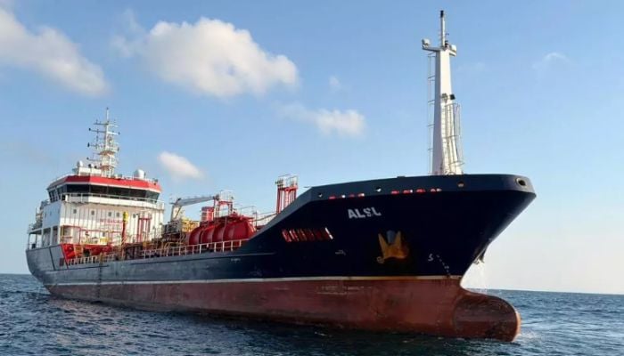 Cargo ship sinks off Istanbul following collision, leaving 10 crew members missing