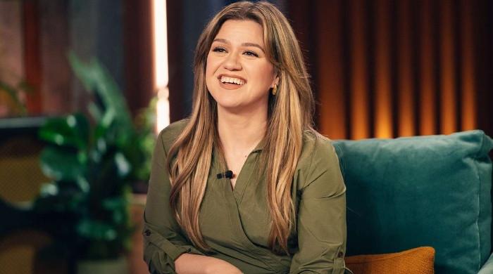 Kelly Clarkson bids farewell to talk show with thoughtful advice for fans 