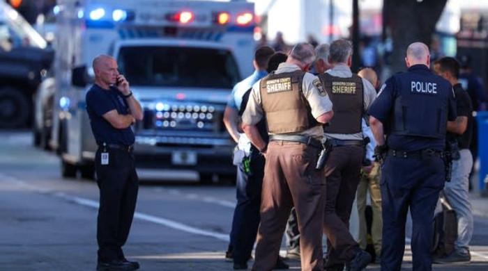 Minneapolis mass shooting leaves 2 dead, multiple injured including police officers