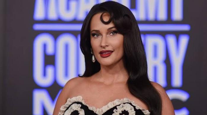 Kacey Musgraves claps back at critique over concert decor 