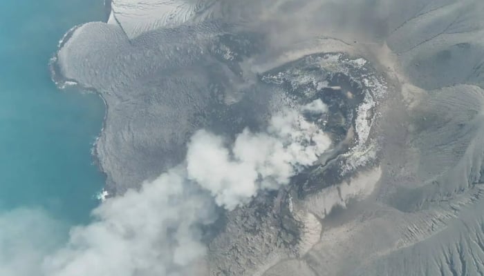 Indonesia volcano eruption disrupts hundreds of flights as eight airports halt operations