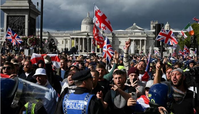 UK minister condemns anti-migrant protests in Portsmouth and Dover