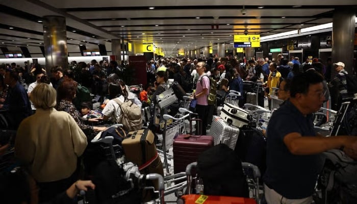 Nearly 2,000 UK flights cancelled after major air traffic control outage