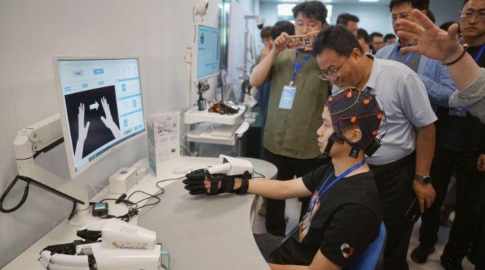 China sets world's first standard for AI brain implants