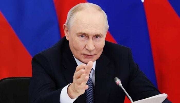 Duma elections: Putin casts online vote in Russia