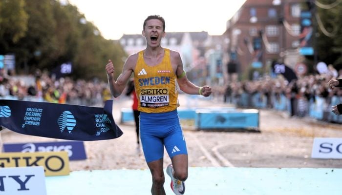 Almgren smashes European record by 35 seconds to claim World Road Championship gold
