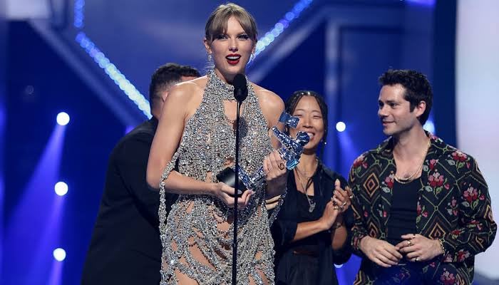 Will Taylor Swift attend the 2026 MTV VMAs to receive new Artist Director award?