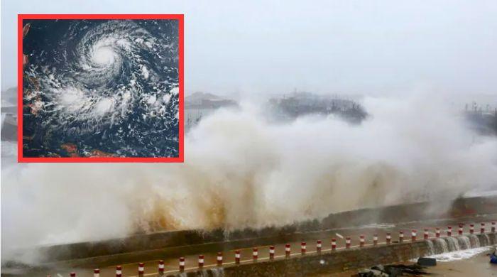 Typhoon Dujuan approaches eastern Japan: Travel chaos and weather warnings