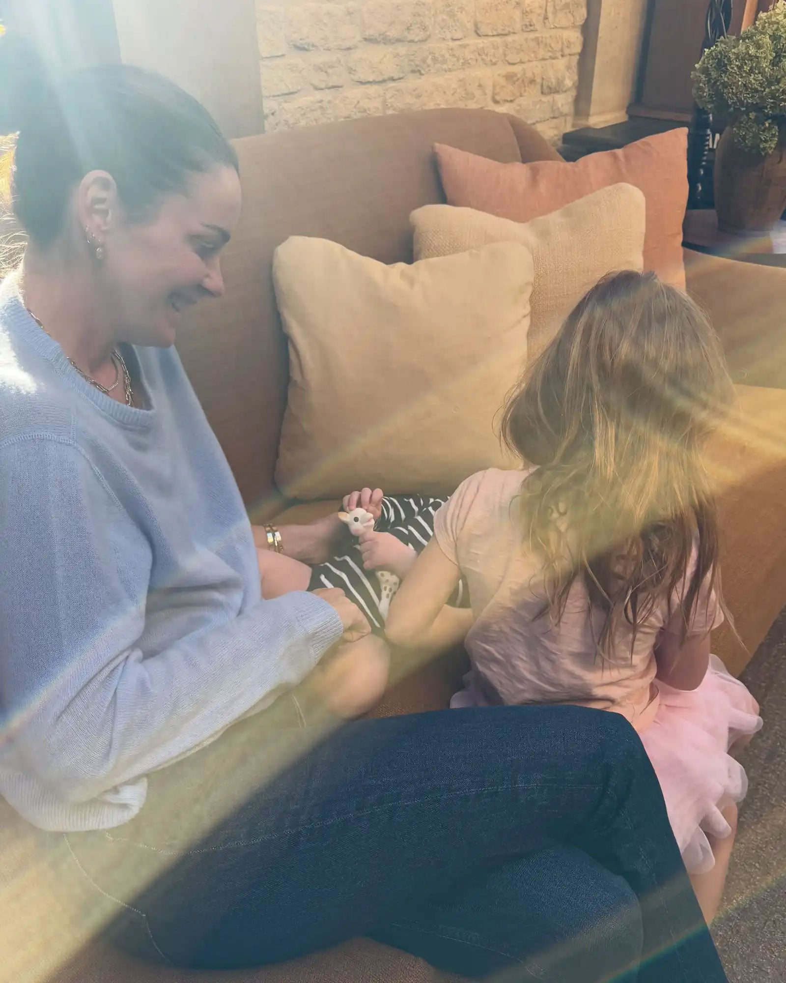Meghan Markle welcomes first California friend to her new home