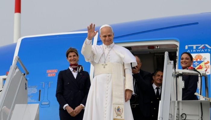 Pope Leo XIV defends media coverage of public figures amid Trump ban question