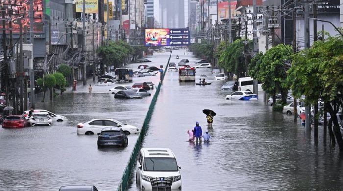 Bangkok declared disaster zone as severe flooding hits Thailand 