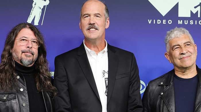 Nirvana's members pay tribute to late singer Kurt Cobain after accepting top prize at MTV VMAs