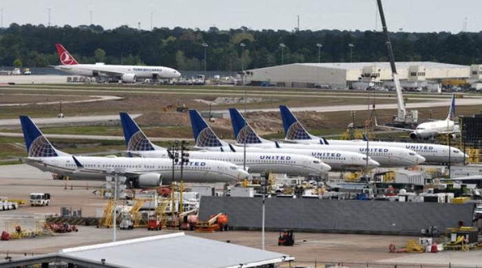 United Airlines plane forced back to Houston after windshield shatters mid-flight