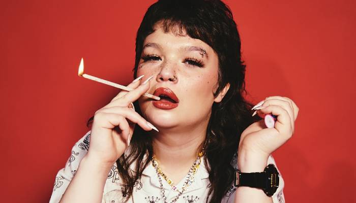 Lola Young shares alarming health update as vaping takes its toll
