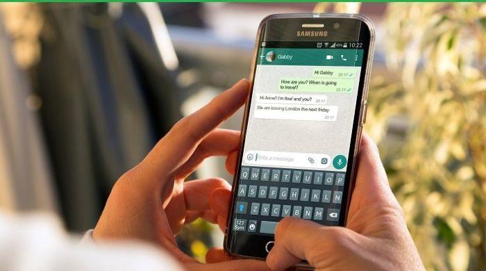 Is WhatsApp's new navigation bar better without labels?