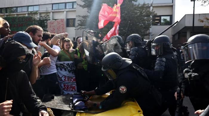 France school protests turn violent with more than 160 schools shut