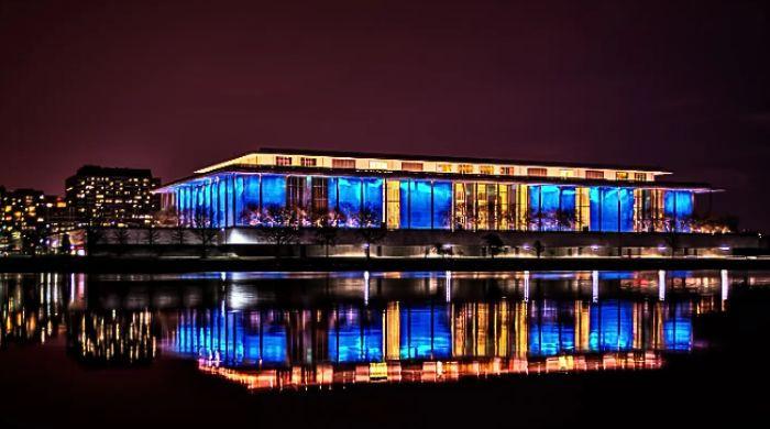 Bipartisan members of Congress push to block demolition of Kennedy Center following administration threats 