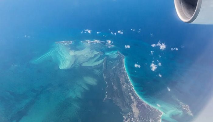 Boston-bound plane disappears after takeoff from Bermuda, 6 missing