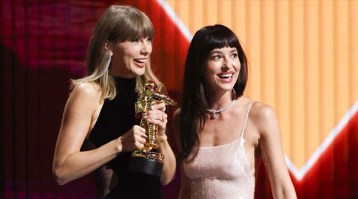 Taylor Swift crashes Dakota Johnson's 'Saturday Night Live' monologue