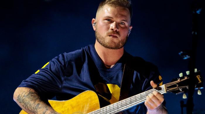 Zach Bryan breaks stadium record after sending Robert Kraft strong message