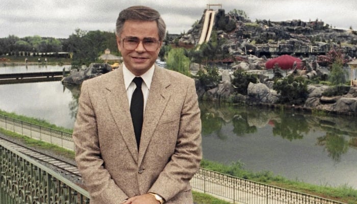Jim Bakker, famed televangelist who later went to prison, dies at 86