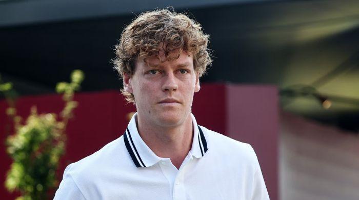 Jannik Sinner ends 2026 season early over right knee injury: Will he return in 2027?