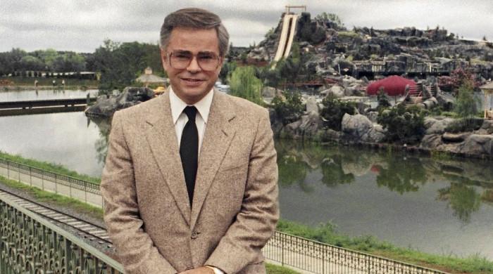 Jim Bakker, famed televangelist who later went to prison, dies at 86