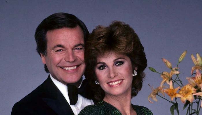 Stefanie Powers loves Robert Wagner?