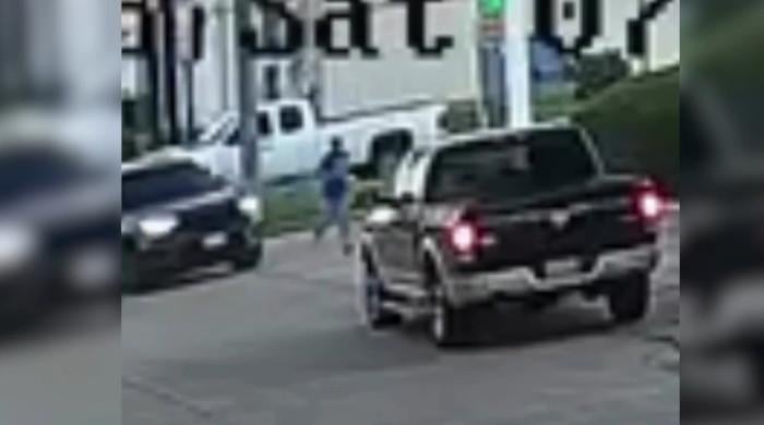 ICE agent caught on camera hitting man with vehicle during Houston operation