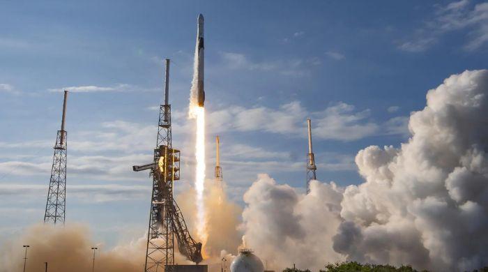 SpaceX Falcon 9 launches Dragon with 6,300 pounds of supplies to ISS 